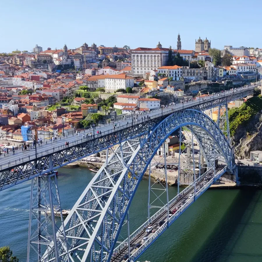 Retourvlucht Porto vanuit EIN