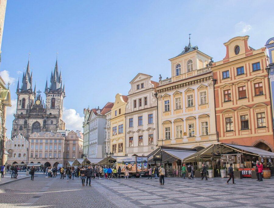 Retourvlucht Praag vanuit CRL