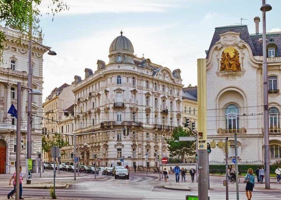 Retourvlucht Wenen vanuit CRL