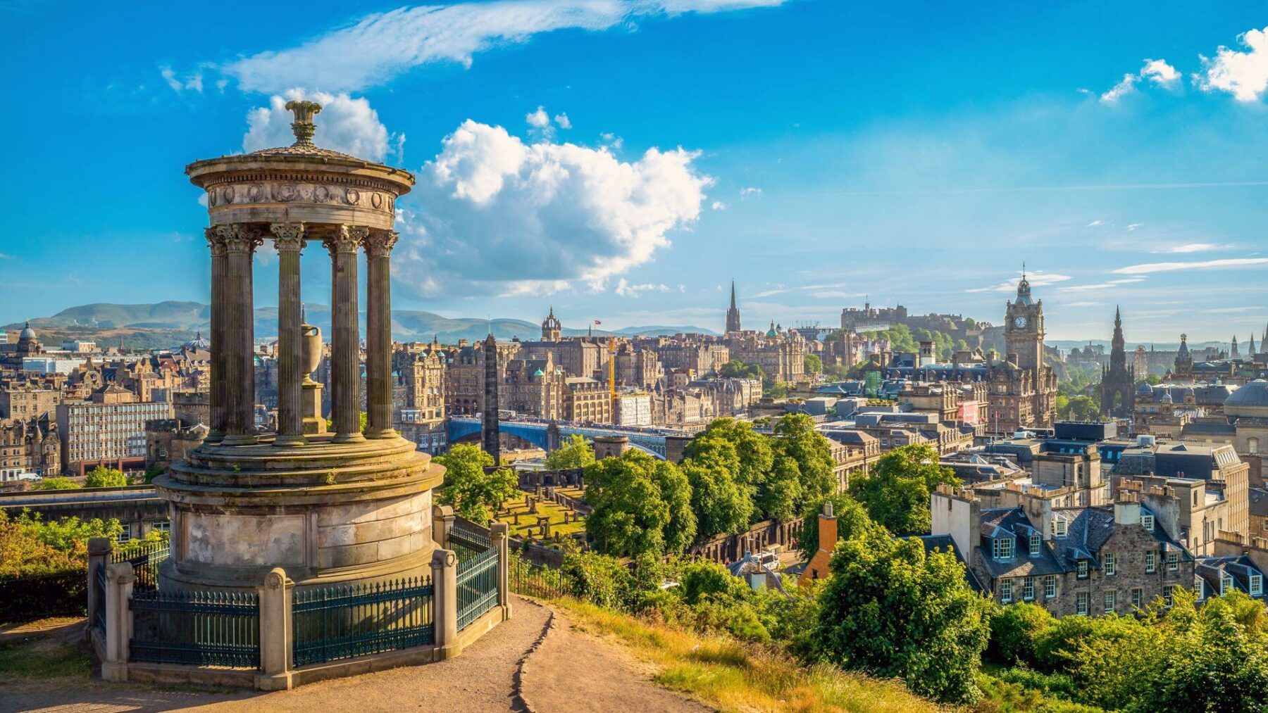 Retourvlucht Edinburgh vanuit NRN