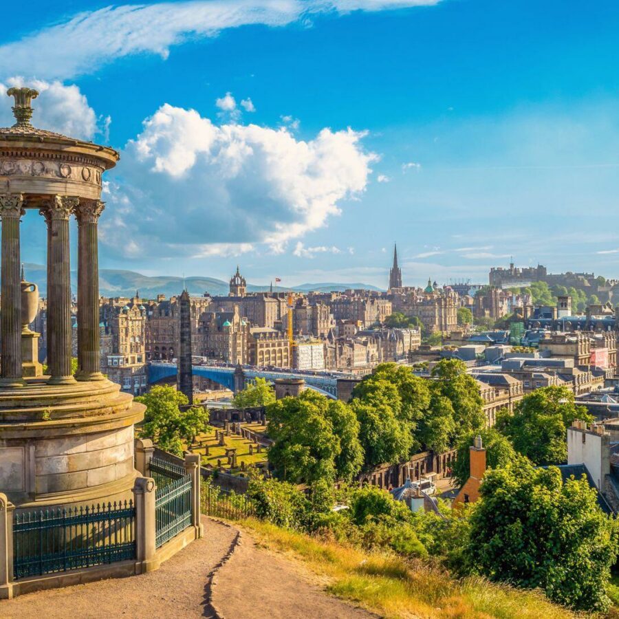 Retourvlucht Edinburgh vanuit NRN